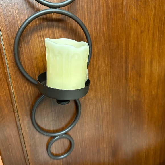 Home interiors Contemporary Metal circles Candle holder - Picture 3 of 16